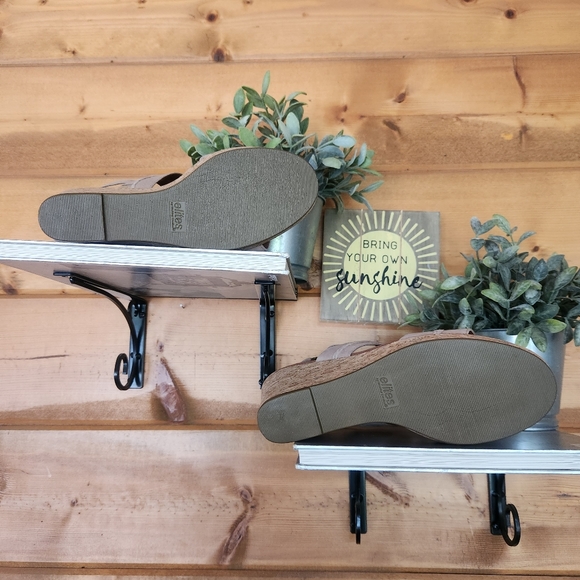 Elites Walking Cradles 💜 NIB Kalinda Suede Leather Tassel Cork Wedge Sandal 12M - Picture 10 of 10